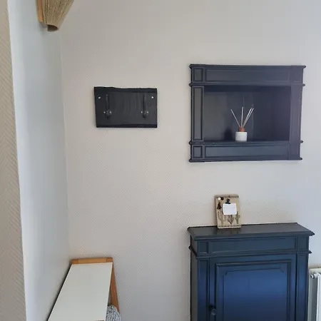 Flat דירה שולה